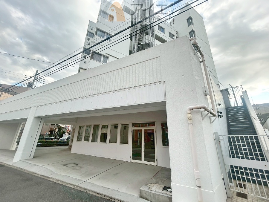 清掃や修理、不審者への声掛けも。管理員日勤は防犯にも有効