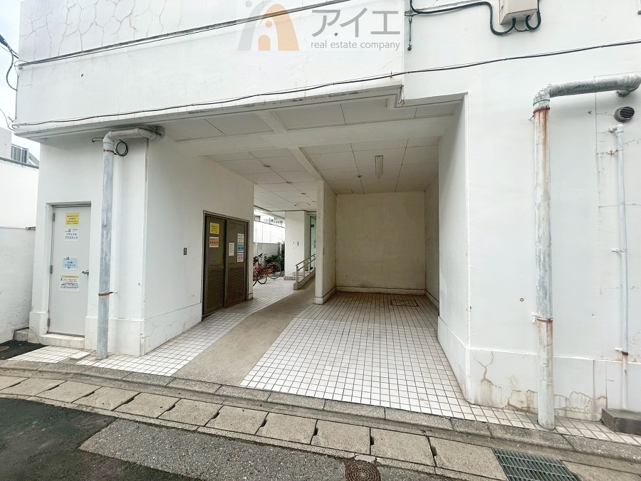 清掃や修理だけでなく、不審者への声掛けも。管理員の活動は防犯にも有効