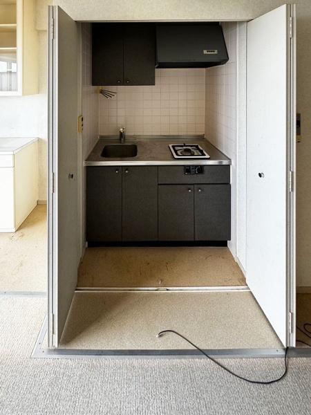 コンパクトな壁面キッチン