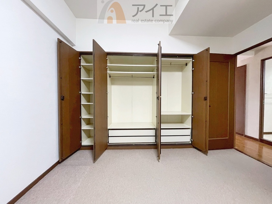 お子様の荷物も片付く、全居室収納スペース