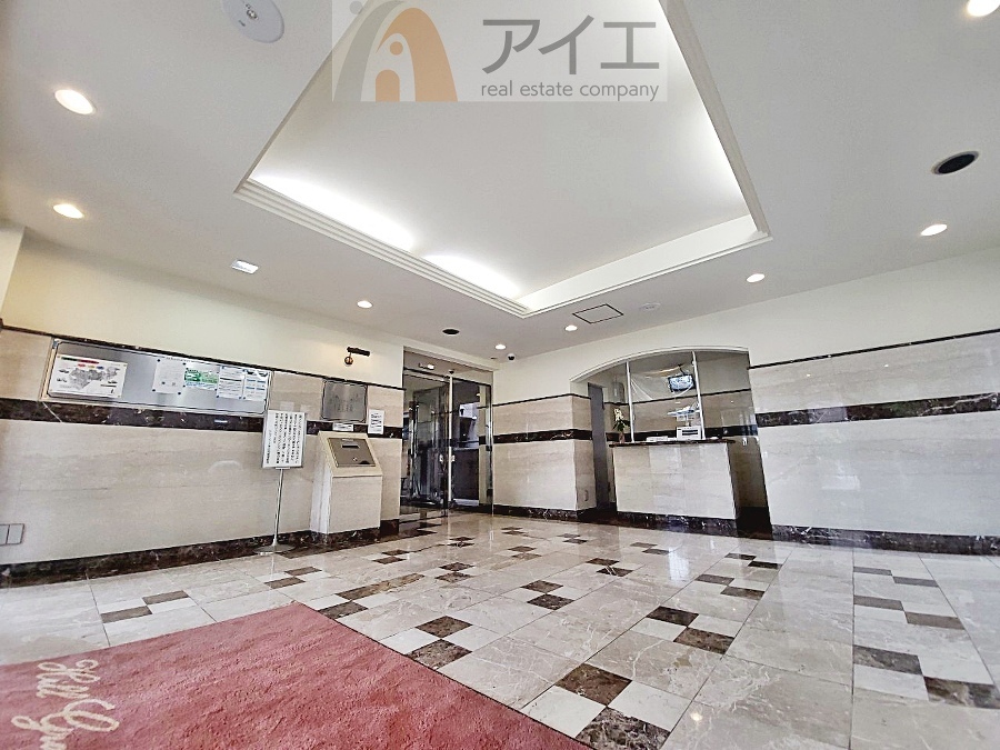 清掃や修理、不審者への声掛けも。管理員日勤は防犯にも有効