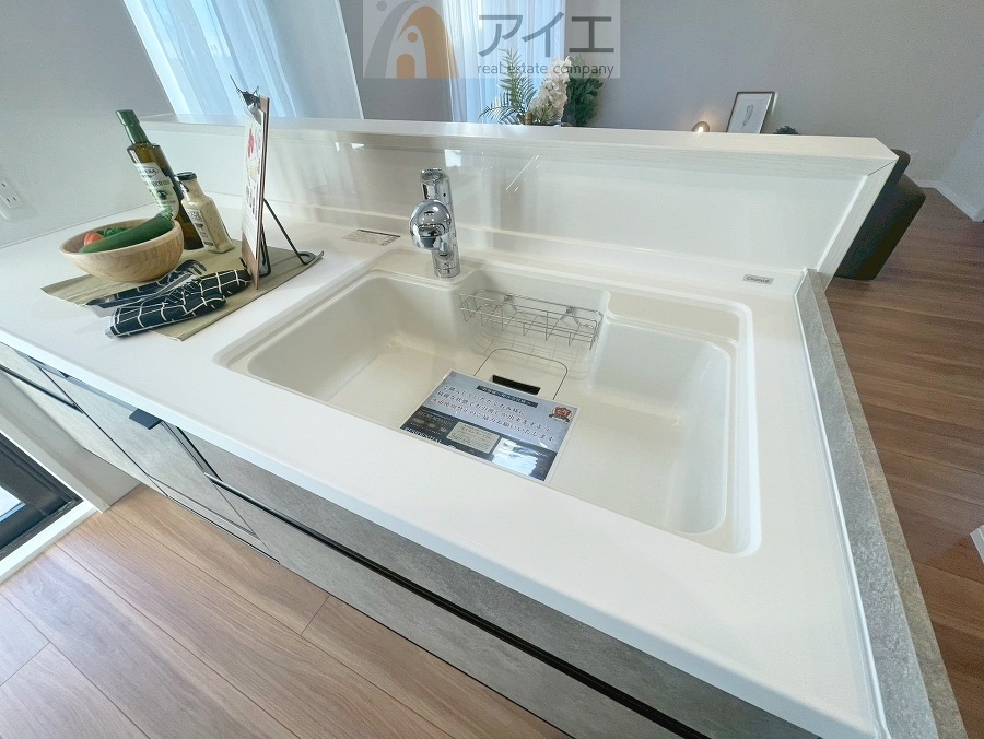 水道一体型の浄水器。ボタン一つで切替可能水回りもすっきり