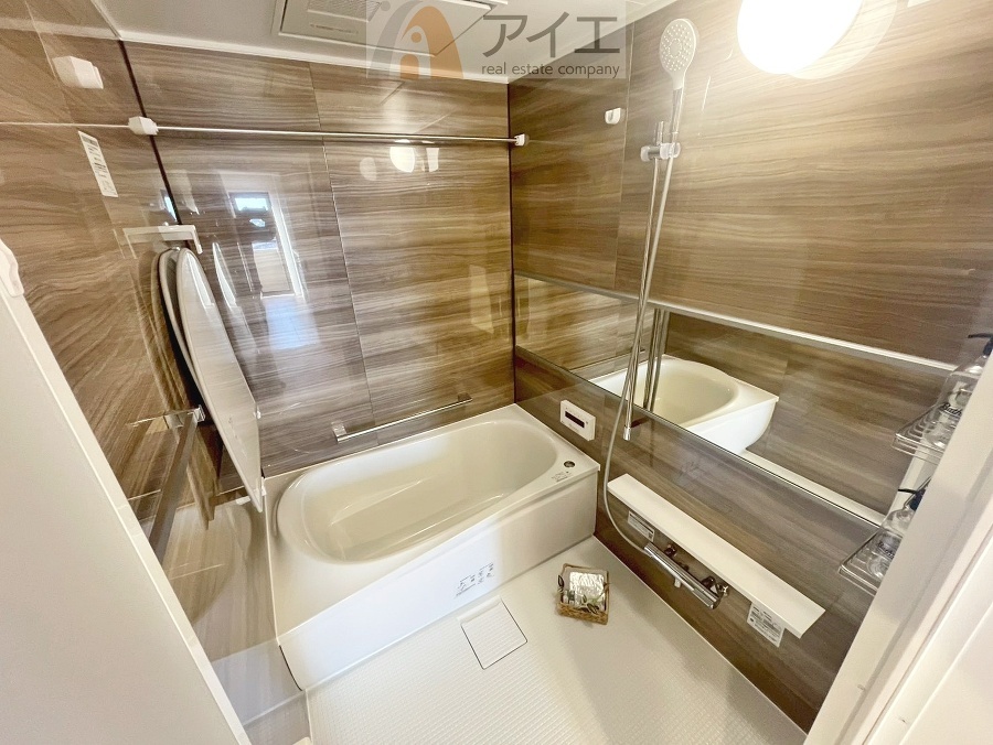 大人の半身浴や、小さなお子様との入浴にも便利な浴室