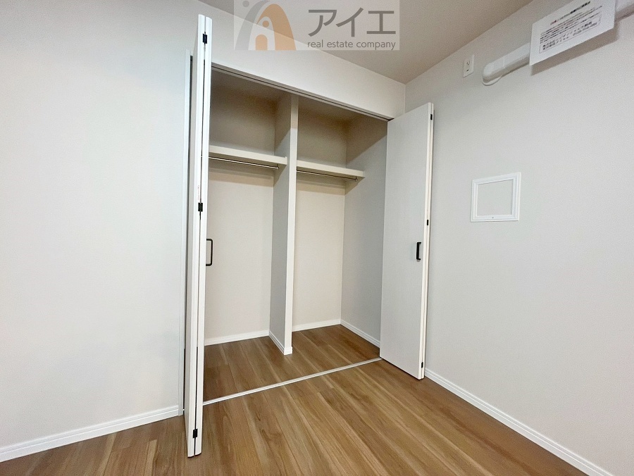 お子様の荷物も片付く、全居室収納スペース
