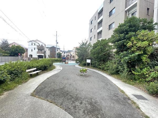 マンション前の公園