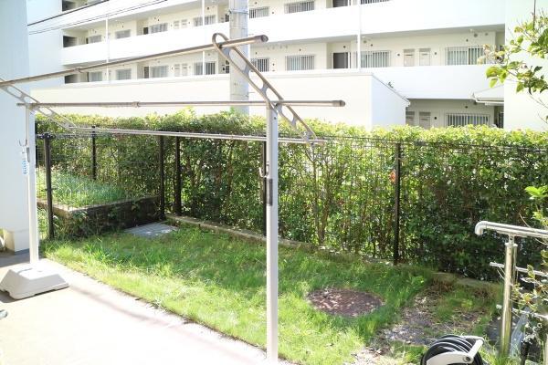 専用の門扉から専用庭へ出入り可能です。