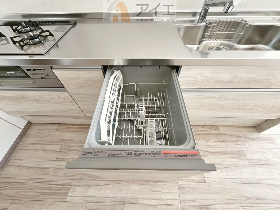 手に優しい、後片づけおまかせの食洗機。ママも食後のだんらんに加われます