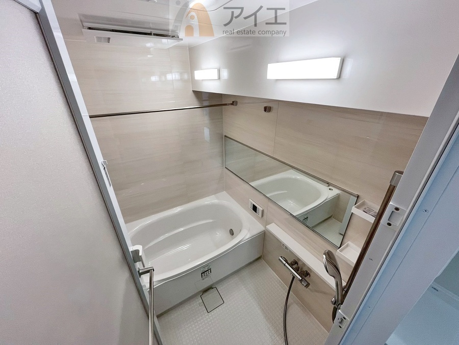 大人の半身浴や、小さなお子様との入浴にも便利な浴室