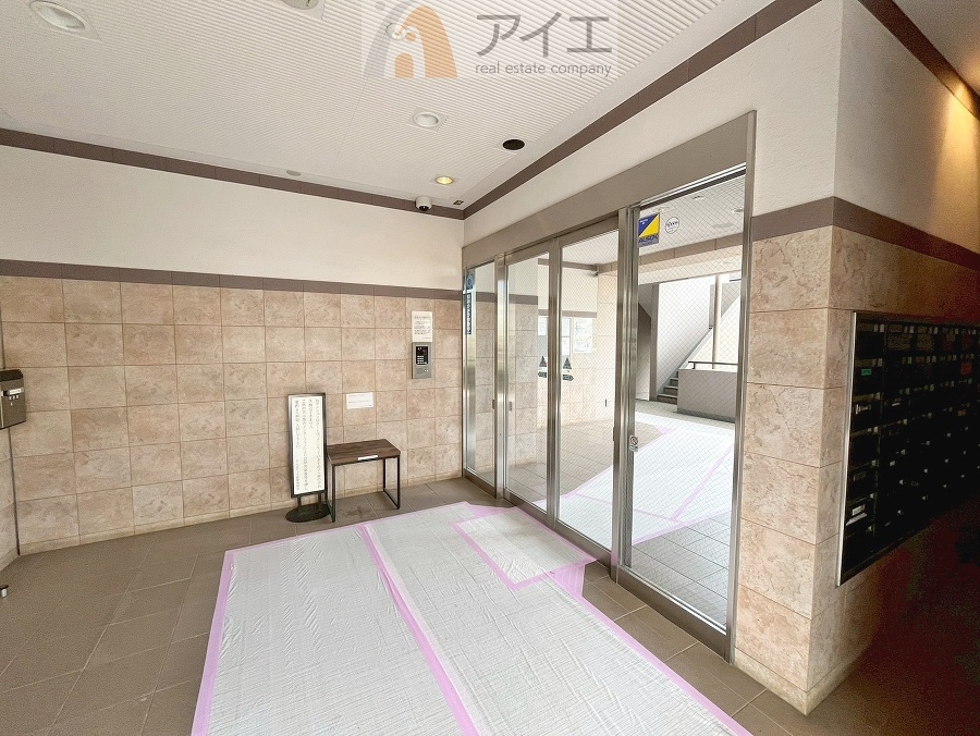 清掃や修理、不審者への声掛けも。管理員日勤は防犯にも有効