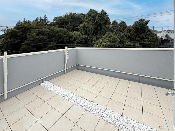 BBQも楽しめる広々屋上バルコニー。
