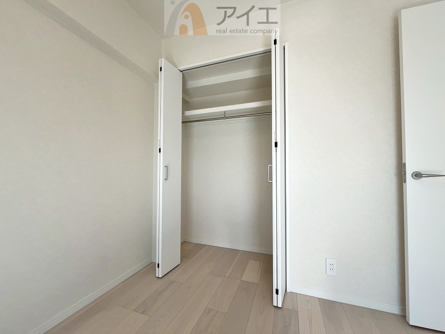 お子様の荷物も片付く、全居室収納スペース