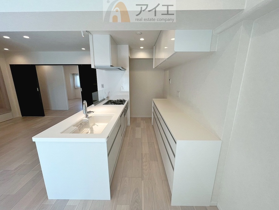 電気調理器具を使うのに便利なキッチン背面コンセント