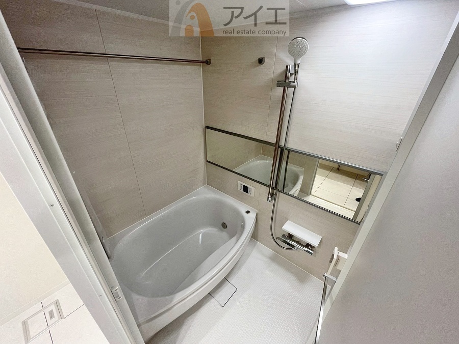 大人の半身浴や、小さなお子様との入浴にも便利な浴室