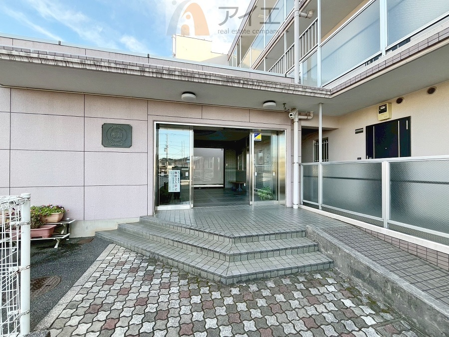 清掃や修理、不審者への声掛けも。管理員日勤は防犯にも有効