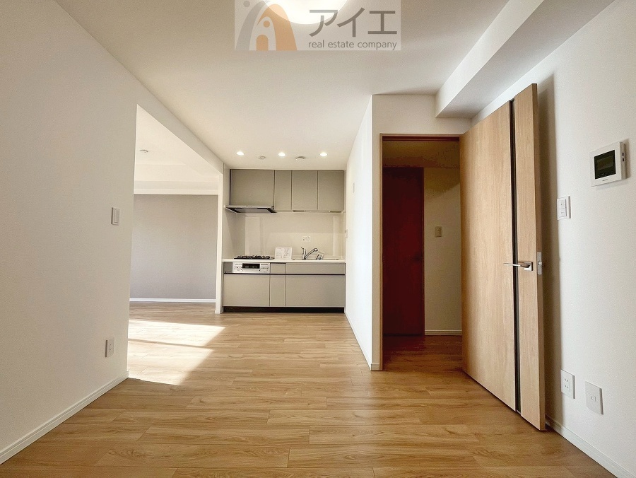 朝から日差しいっぱいの、明るい空間でのびのび過ごせます