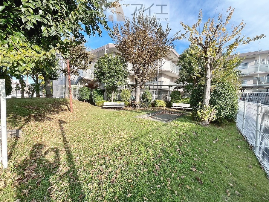 公園が近く、子育て家族に嬉しい緑豊かな環境です