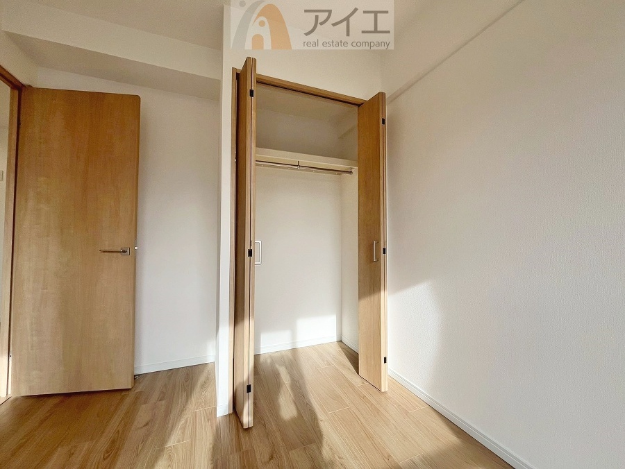 お子様の荷物も片付く、全居室収納スペース