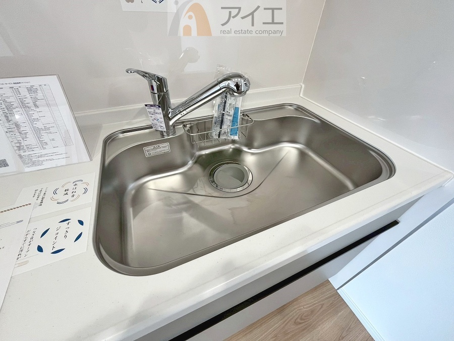 水道一体型の浄水器。ボタン一つで切替可能水回りもすっきり