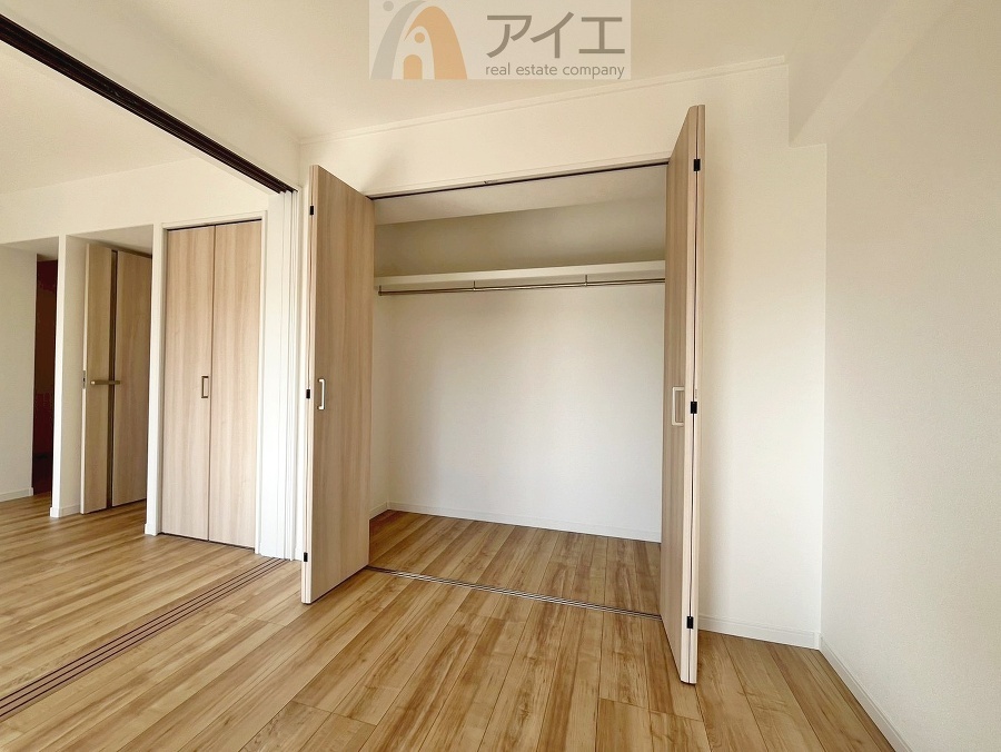 お子様の荷物も片付く、全居室収納スペース