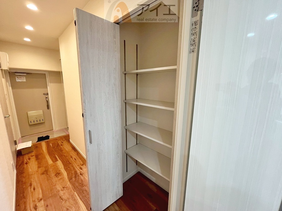 お子様の荷物も片付く、全居室収納スペース