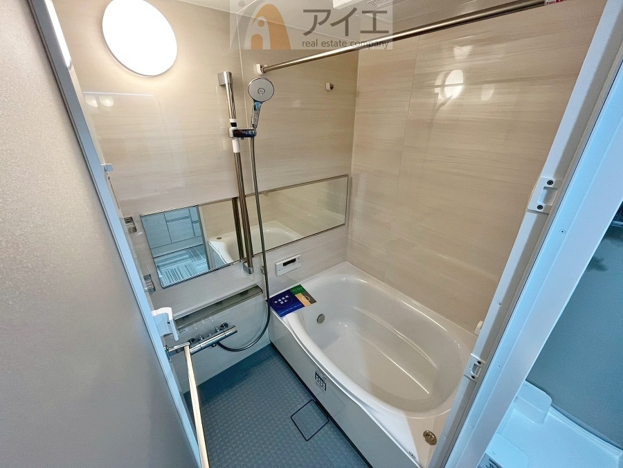 大人の半身浴や、小さなお子様との入浴にも便利な浴室