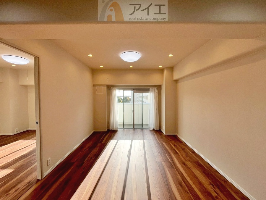 朝から日差しいっぱいの、明るい空間でのびのび過ごせます