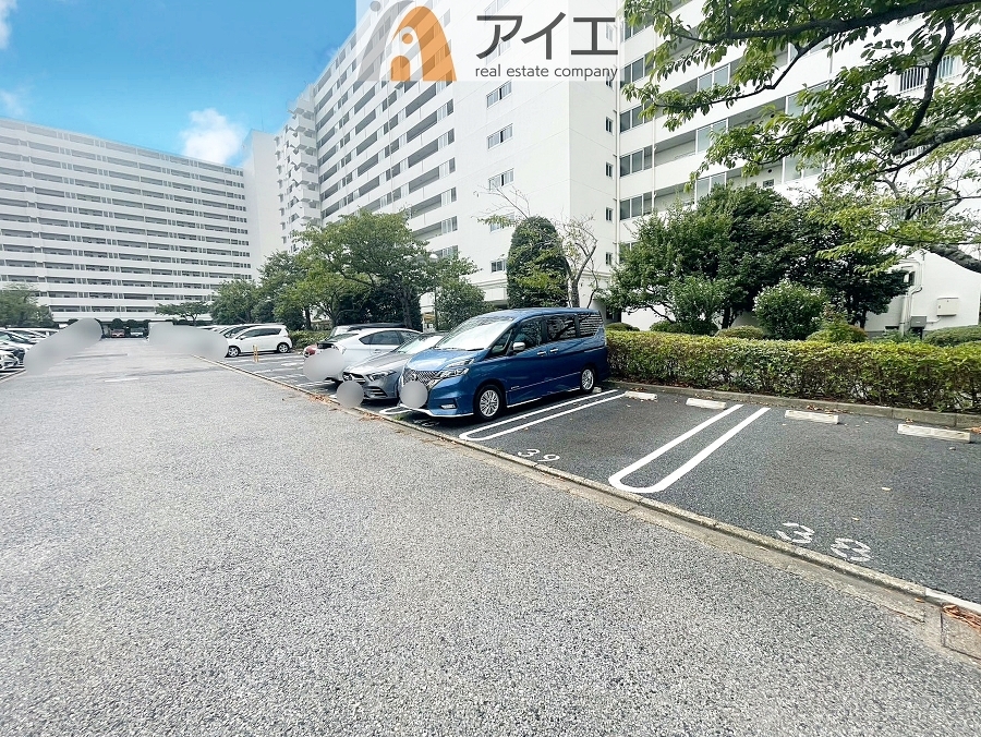 駐車場があるため車通勤の方にも安心なマンションです(要空確認)
