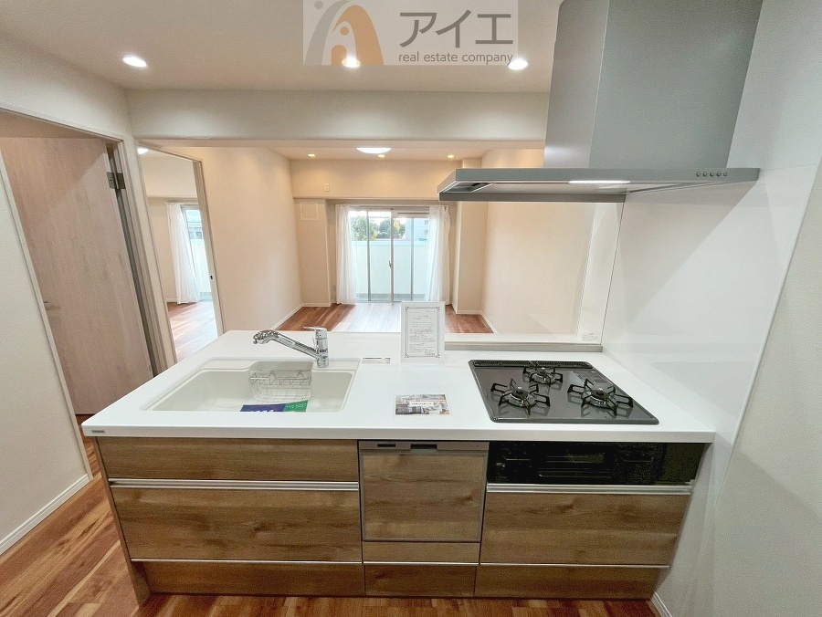 ご家族やお客様との会話も楽しめる対面キッチン