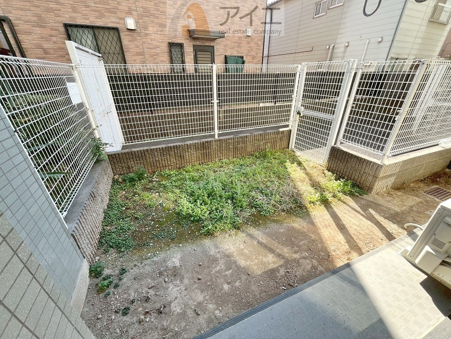 お子様が安心して遊べる専用庭付きです