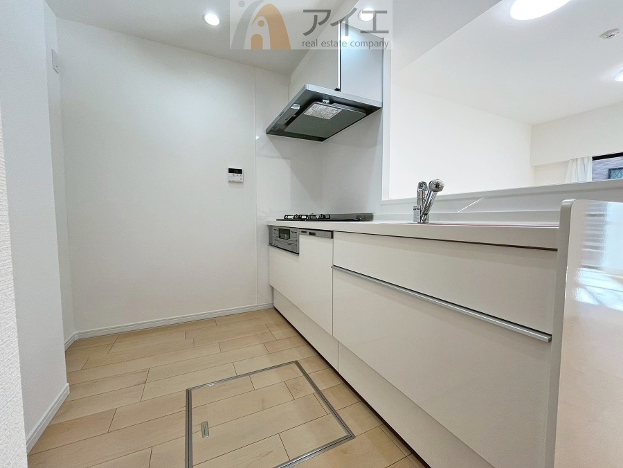 ご家族やお客様との会話も楽しめる対面キッチン