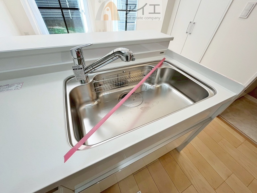 水道一体型の浄水器。ボタン一つで切替可能水回りもすっきり