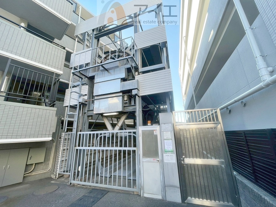 駐車場があるため車通勤の方にも安心なマンションです(要空確認)