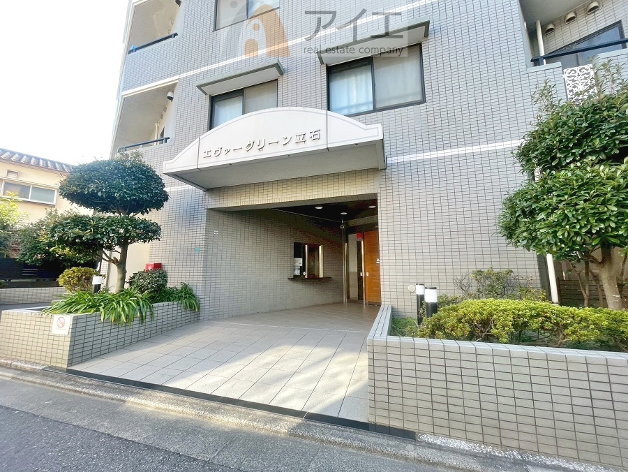 清掃や修理、不審者への声掛けも。管理員日勤は防犯にも有効