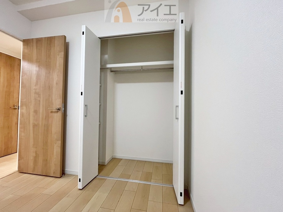 お子様の荷物も片付く、全居室収納スペース