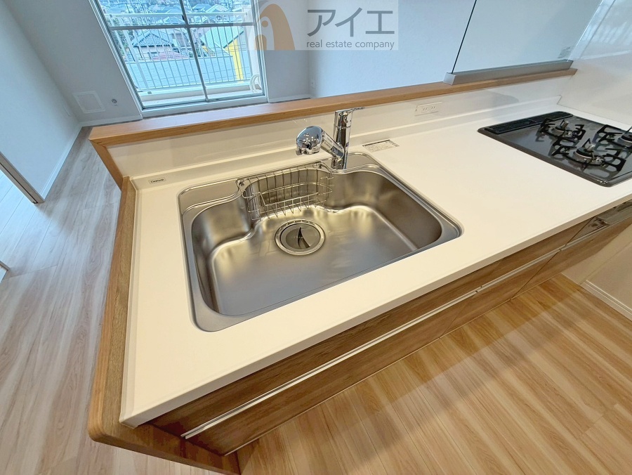 水道一体型の浄水器。ボタン一つで切替可能水回りもすっきり