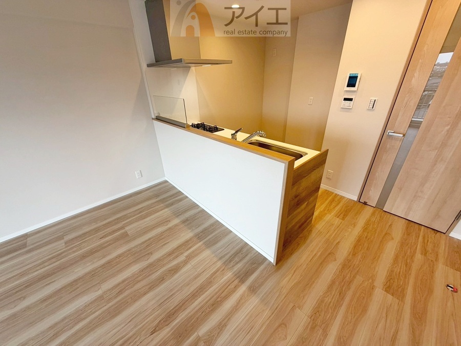 ご家族やお客様との会話も楽しめる対面キッチン