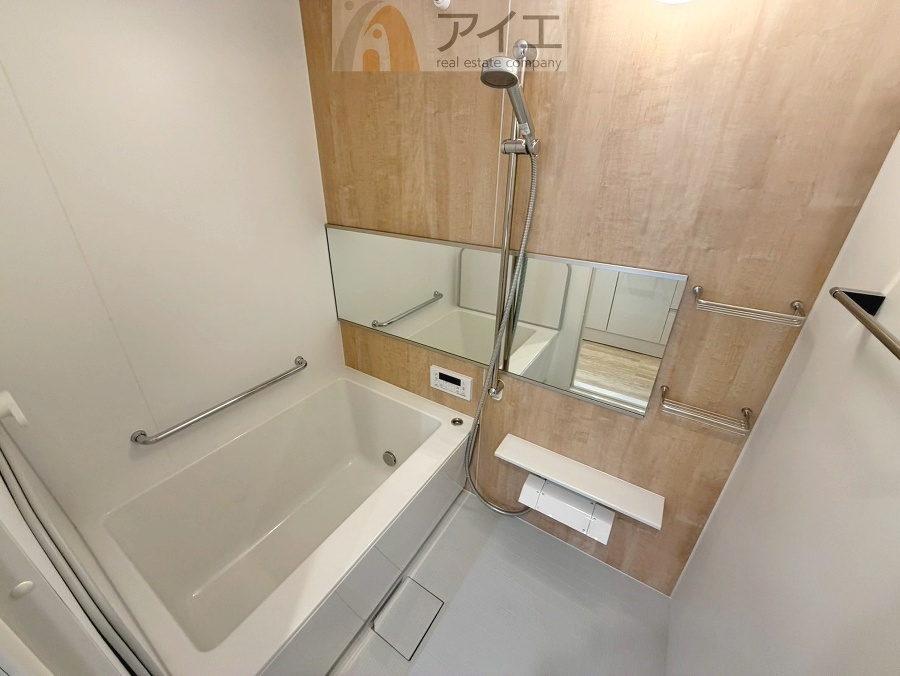 大人の半身浴や、小さなお子様との入浴にも便利な浴室