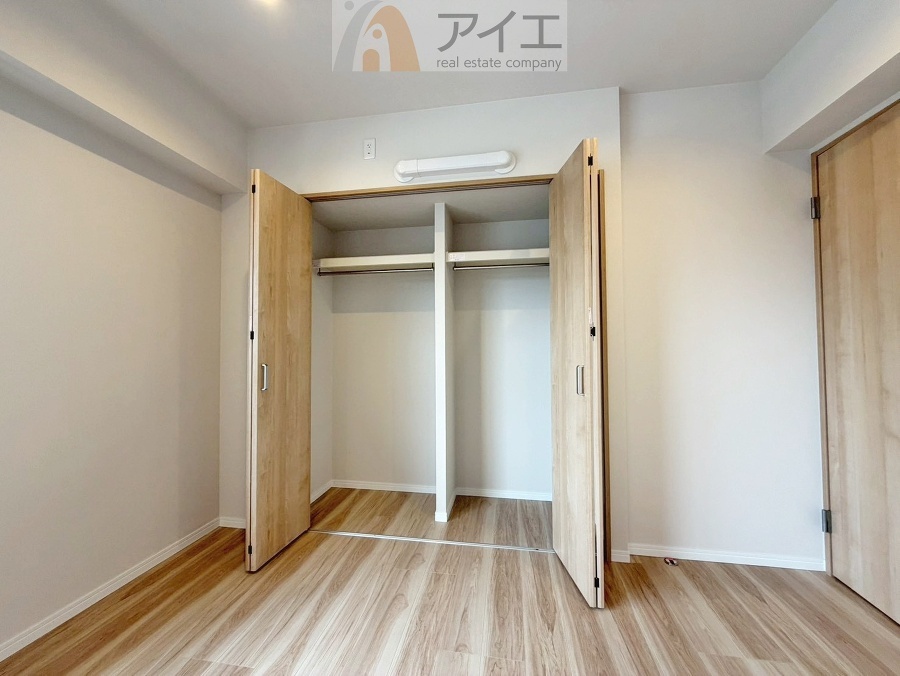 お子様の荷物も片付く、全居室収納スペース