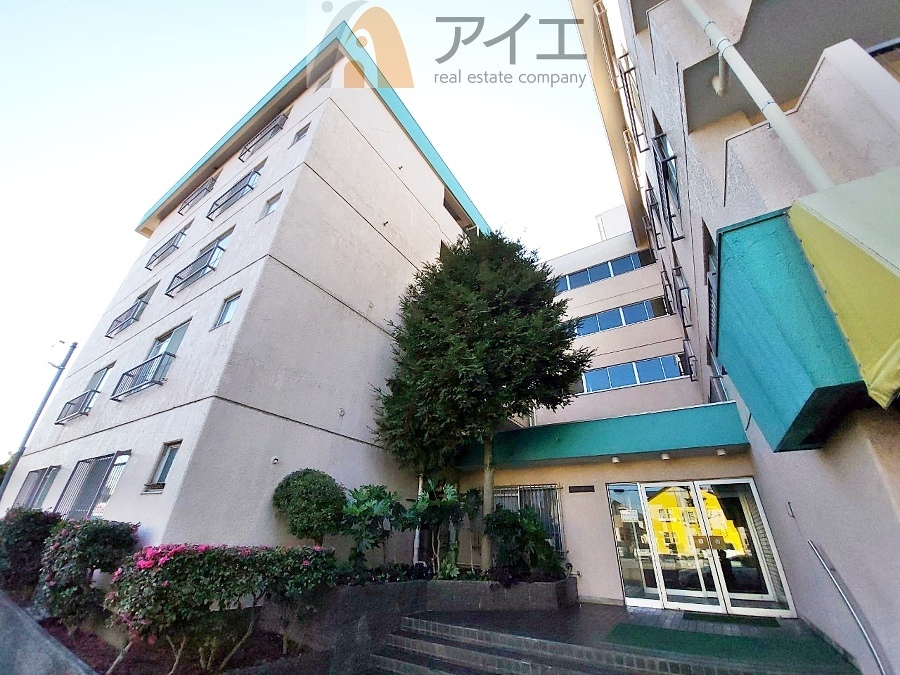 清掃や修理だけでなく、不審者への声掛けも。管理員の活動は防犯にも有効