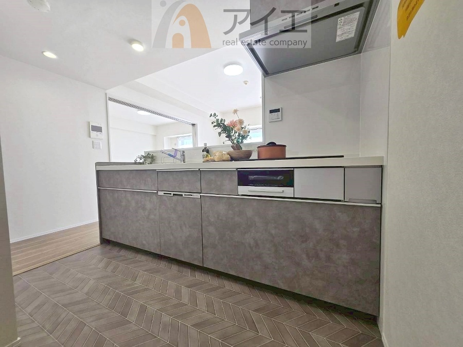 ご家族やお客様との会話も楽しめる対面キッチン