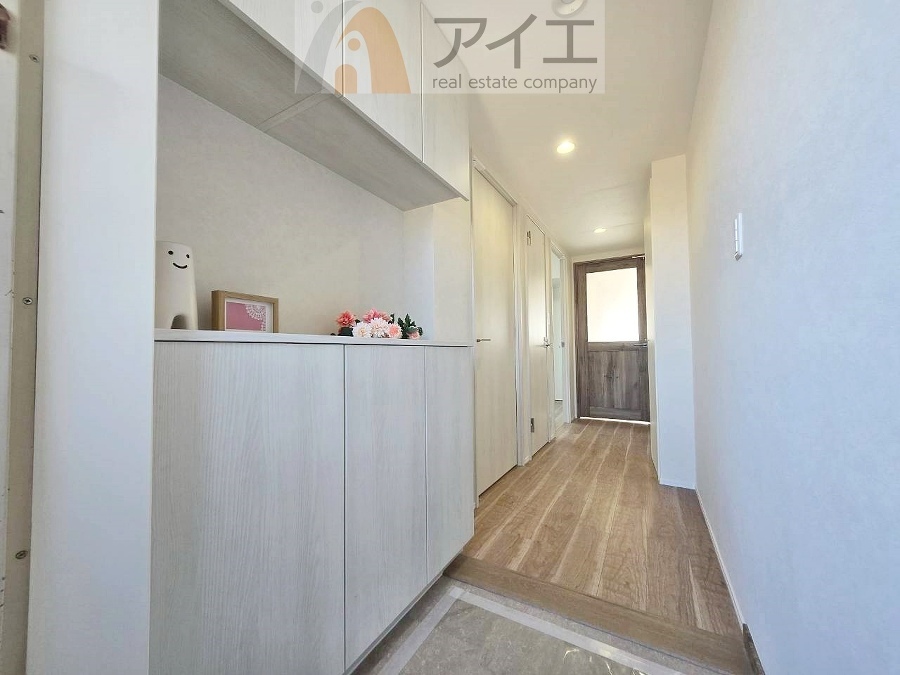 玄関がいつも片づく大容量シューズボックス