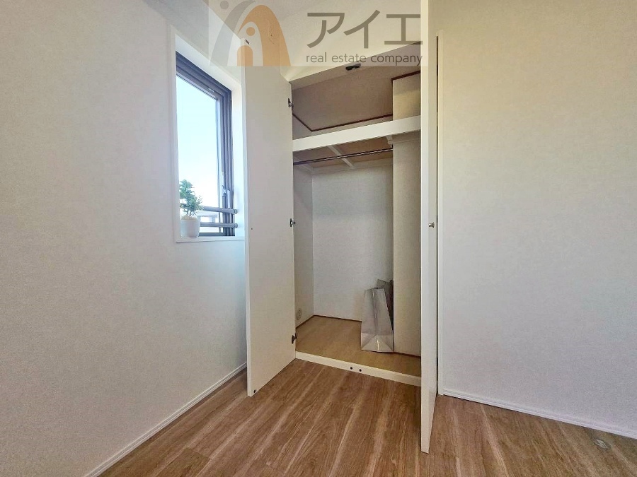 お子様の荷物も片付く、全居室収納スペース