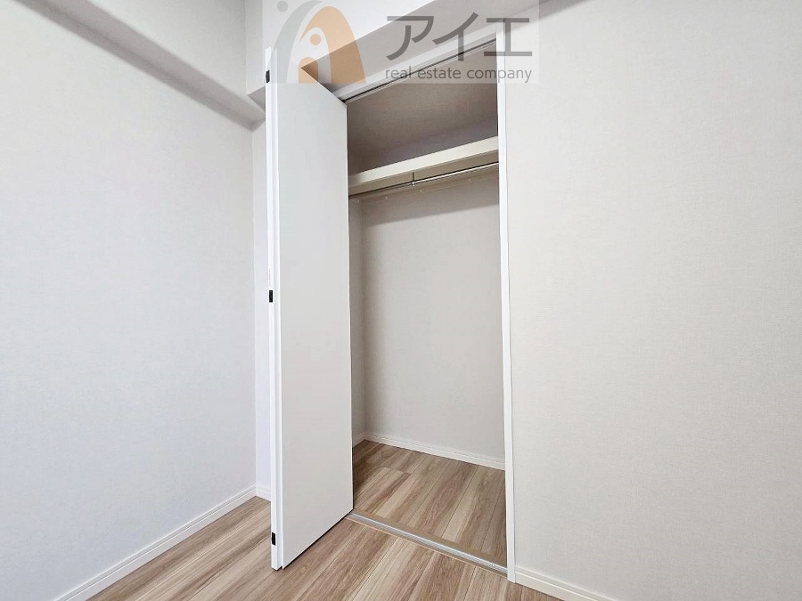 お子様の荷物も片付く、全居室収納スペース