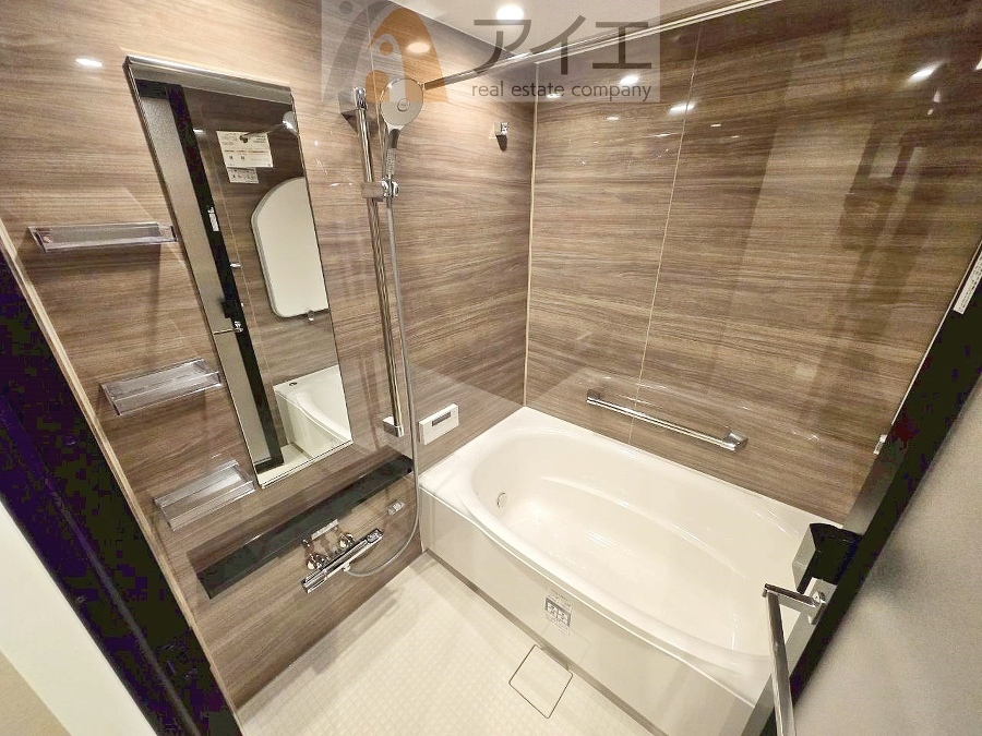 大人の半身浴や、小さなお子様との入浴にも便利な浴室