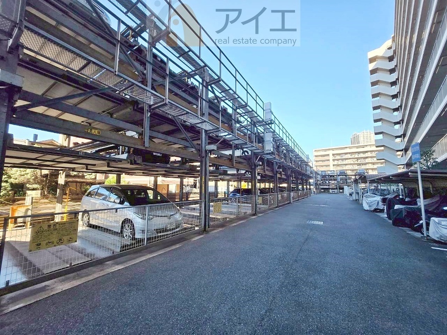駐車場があるため車通勤の方にも安心なマンションです(要空確認)