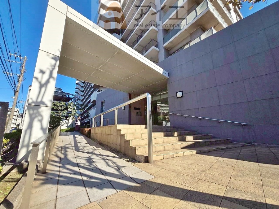 清掃や修理、不審者への声掛けも。管理員日勤は防犯にも有効