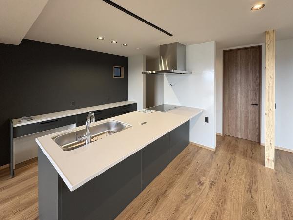 家族みんなで調理ができるゆったり設計