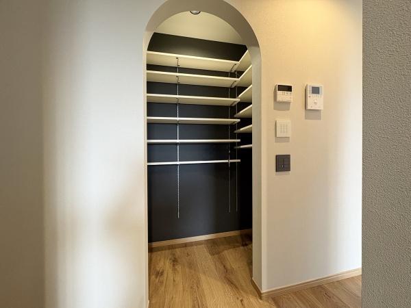 キッチン奥の収納