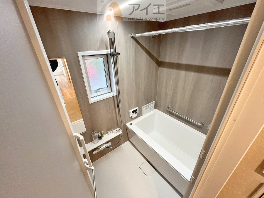 大人の半身浴や、小さなお子様との入浴にも便利な浴室