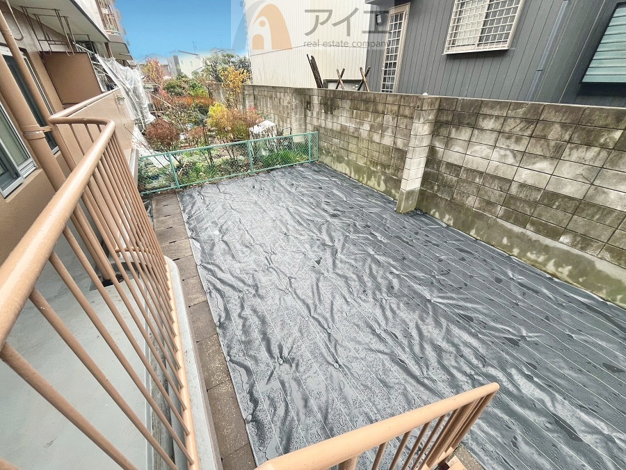 お子様が安心して遊べる専用庭付きです